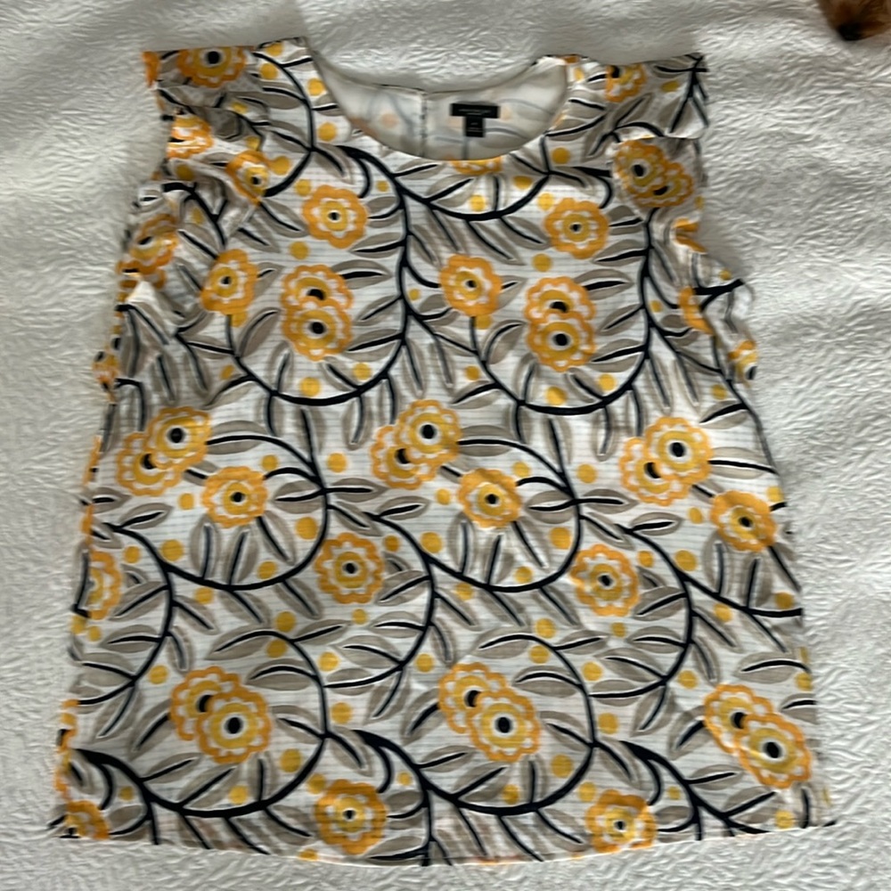 Ann Taylor EUC yellow/navy floral top. Fully lined, ruffle sleeve. Size M